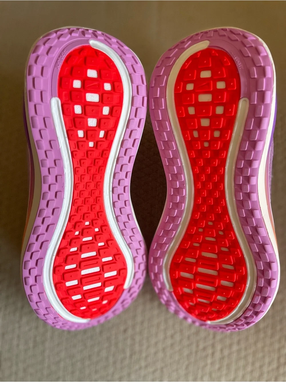 Size 6 - W Nike Vomero Plus Light Magenta Bright Violet HV8154-503 Women’s NEW
